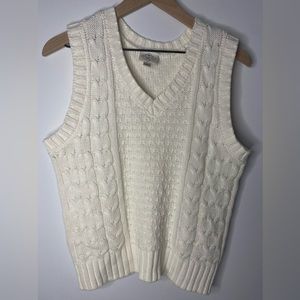 St. John’s bay cable knit sweater vest size S